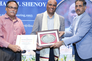Prashant Shenoy receives a 2026 Distinguished Alumnus Award from IIT Bombay