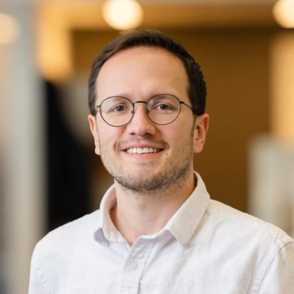 A photo of Aaron Mueller.